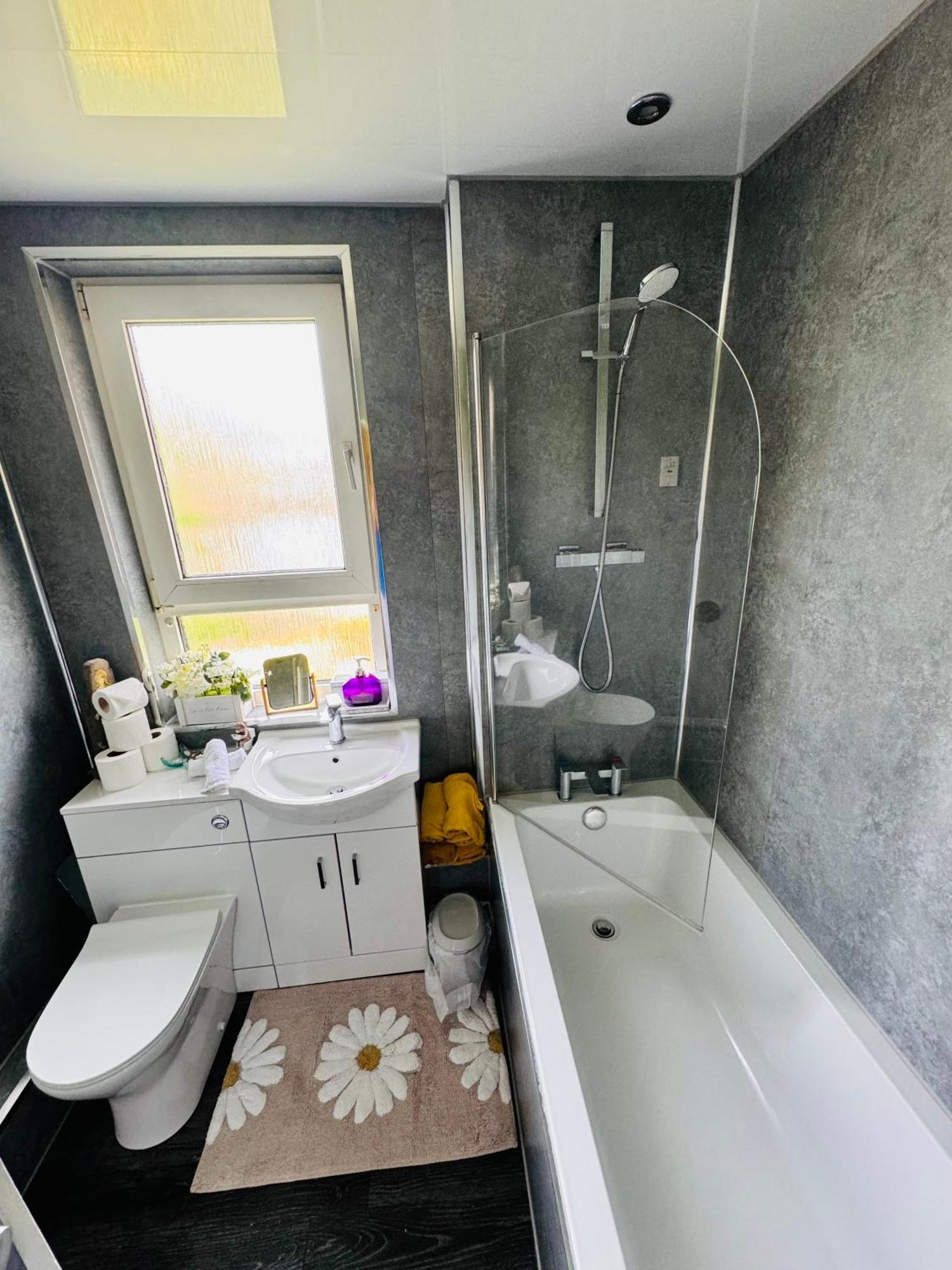Park Road Holiday Home โรไซท์ ภายนอก รูปภาพ
