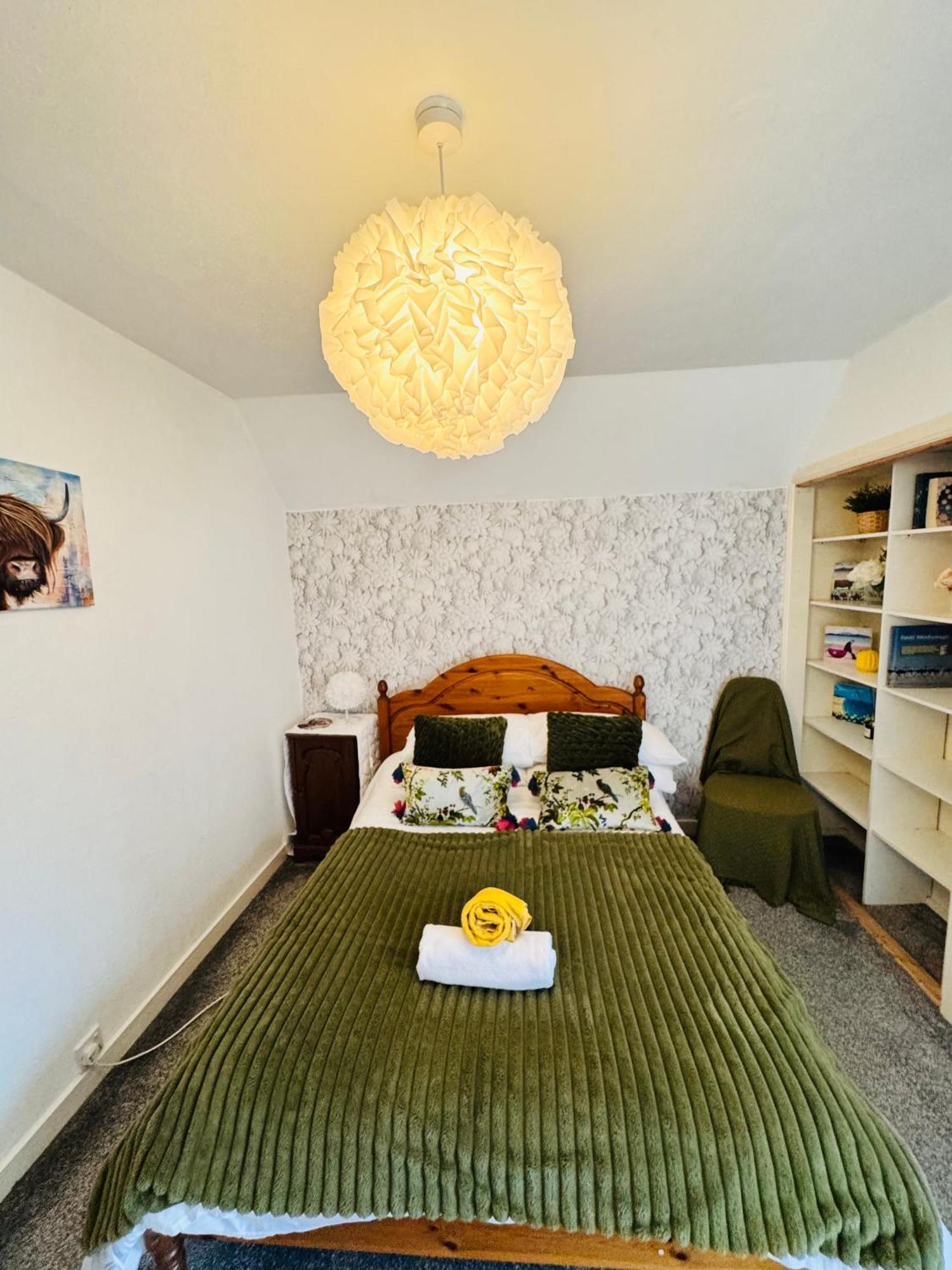 Park Road Holiday Home โรไซท์ ภายนอก รูปภาพ