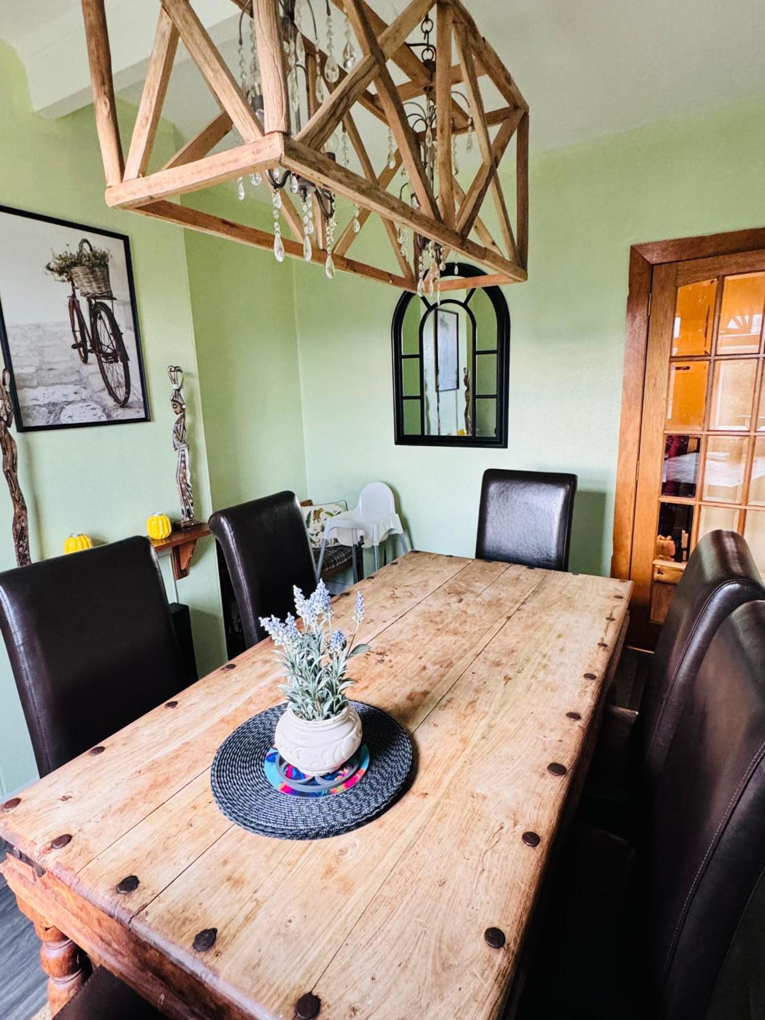 Park Road Holiday Home โรไซท์ ภายนอก รูปภาพ